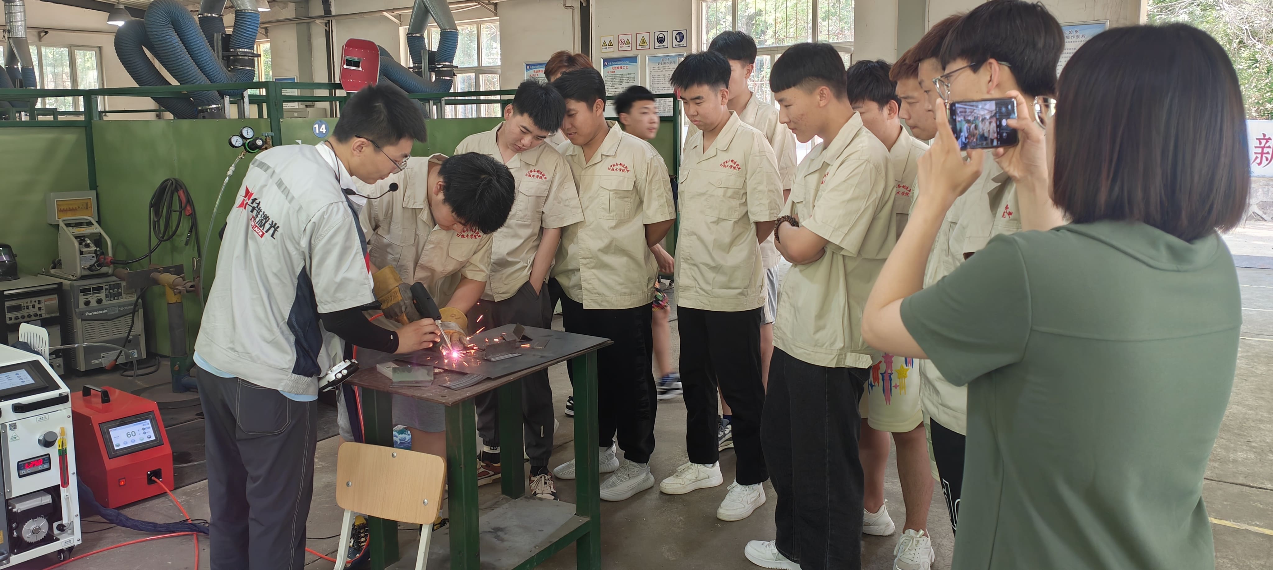 Huawei Laser ၏ 1500W Handheld Weld Heale Tech College တွင်ကျွမ်းကျင်မှုလေ့ကျင့်မှုတိုးမြှင့်